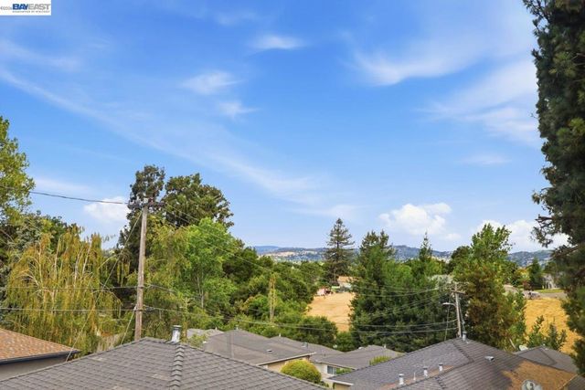 1701 Calais Ct, Hayward, CA 94541