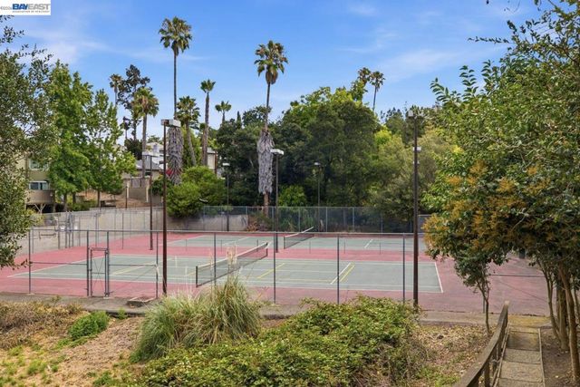 1701 Calais Ct, Hayward, CA 94541