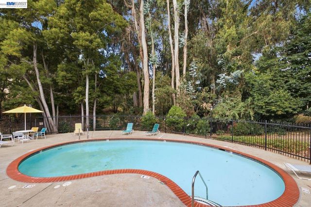 1701 Calais Ct, Hayward, CA 94541