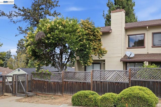 1701 Calais Ct, Hayward, CA 94541