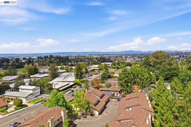 1701 Calais Ct, Hayward, CA 94541