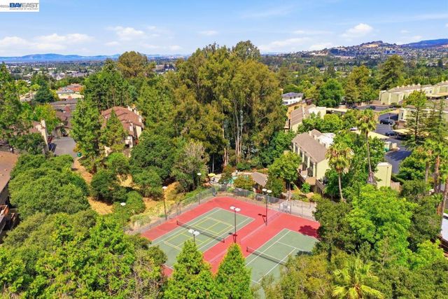 1701 Calais Ct, Hayward, CA 94541