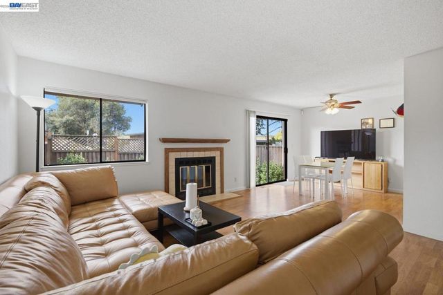 1701 Calais Ct, Hayward, CA 94541