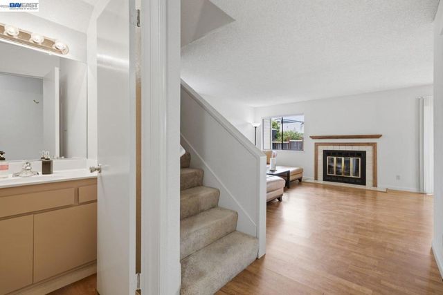 1701 Calais Ct, Hayward, CA 94541