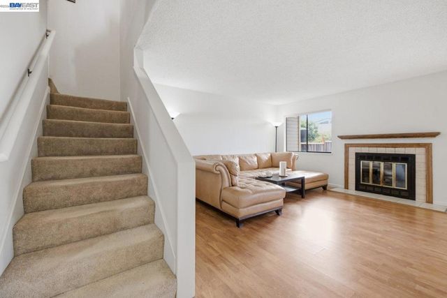 1701 Calais Ct, Hayward, CA 94541