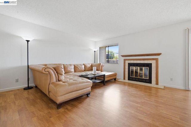 1701 Calais Ct, Hayward, CA 94541