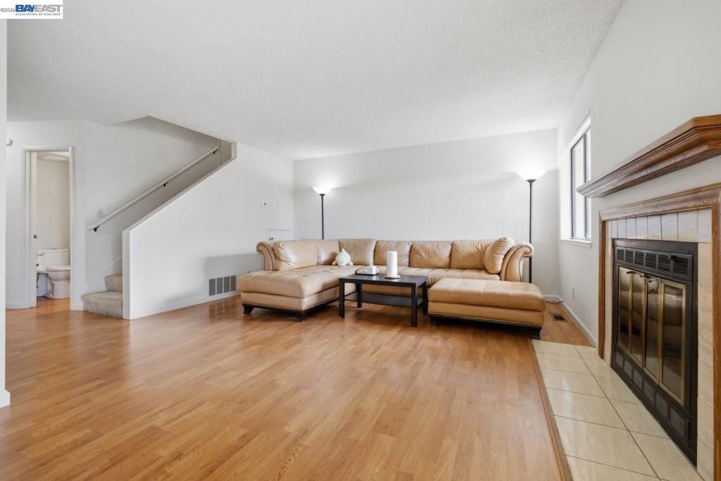 Image 11 of property listing at 1701 Calais Ct, Hayward, CA 94541