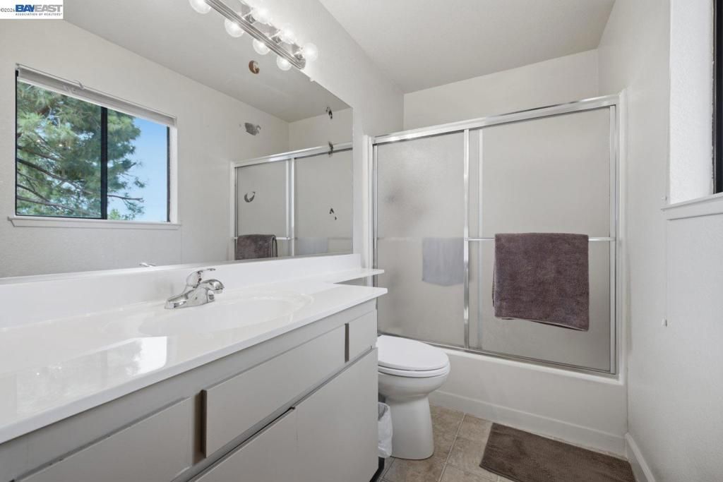 Image 31 of property listing at 1701 Calais Ct, Hayward, CA 94541
