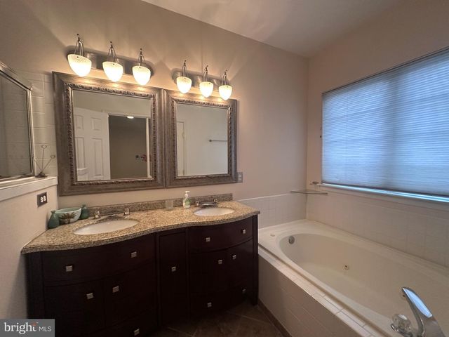 6493 POWATAN KNOLL CT, Alexandria, VA 22312