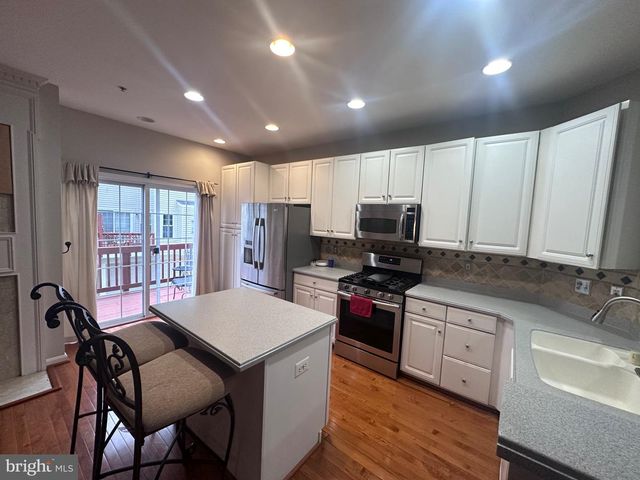 6493 POWATAN KNOLL CT, Alexandria, VA 22312