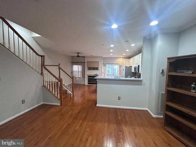 6493 POWATAN KNOLL CT, Alexandria, VA 22312