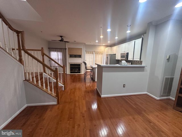 6493 POWATAN KNOLL CT, Alexandria, VA 22312