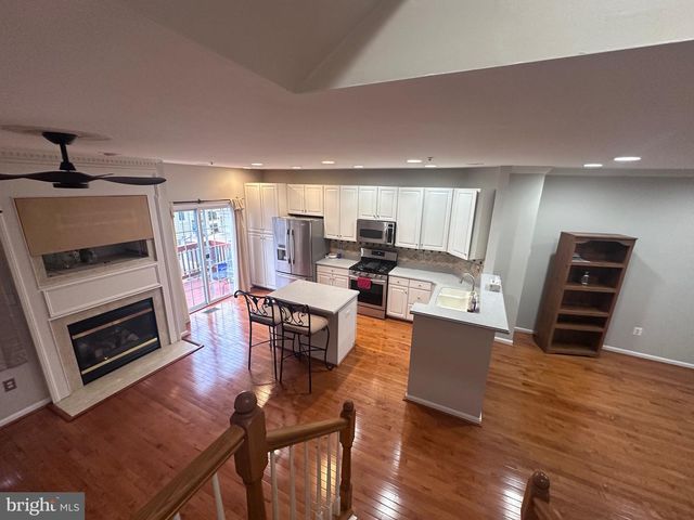 6493 POWATAN KNOLL CT, Alexandria, VA 22312