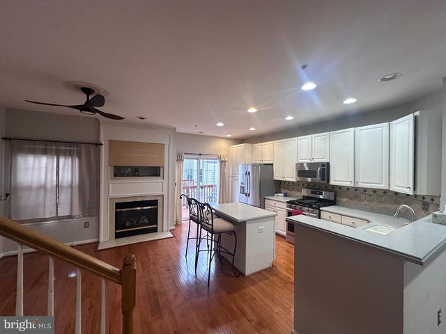 6493 POWATAN KNOLL CT, Alexandria, VA 22312