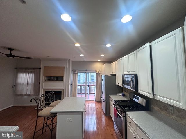 6493 POWATAN KNOLL CT, Alexandria, VA 22312