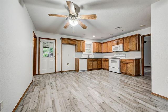 1528 Tudor Drive, Moore, OK 73160