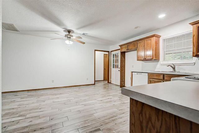 1528 Tudor Drive, Moore, OK 73160