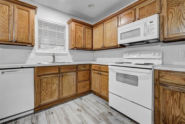 1528 Tudor Drive, Moore, OK 73160