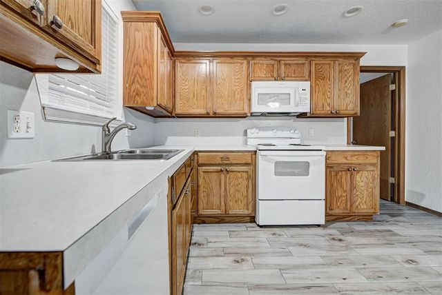 1528 Tudor Drive, Moore, OK 73160