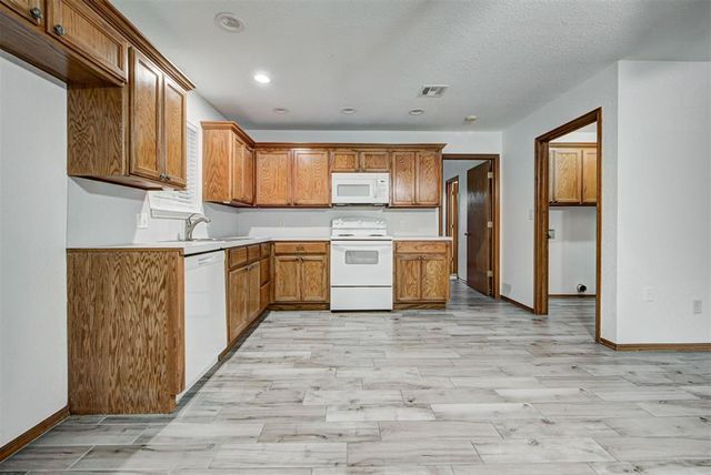 1528 Tudor Drive, Moore, OK 73160