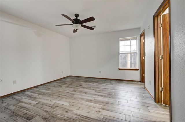 1528 Tudor Drive, Moore, OK 73160