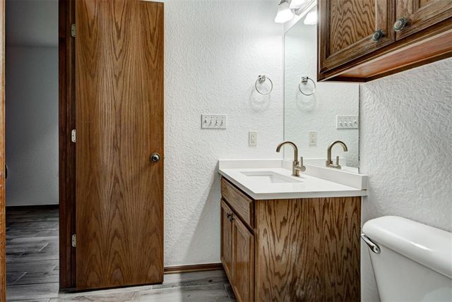 1528 Tudor Drive, Moore, OK 73160