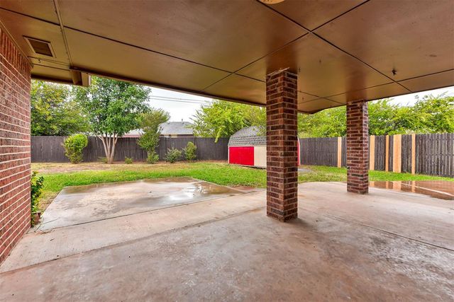 1528 Tudor Drive, Moore, OK 73160