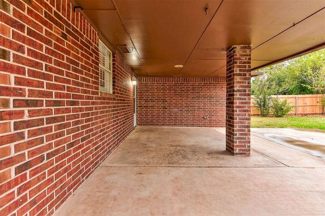 1528 Tudor Drive, Moore, OK 73160