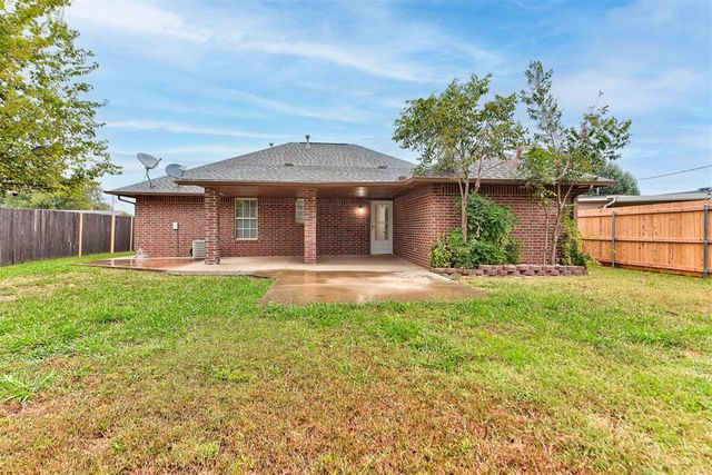 1528 Tudor Drive, Moore, OK 73160