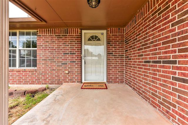 1528 Tudor Drive, Moore, OK 73160