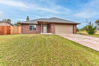 1528 Tudor Drive, Moore, OK 73160