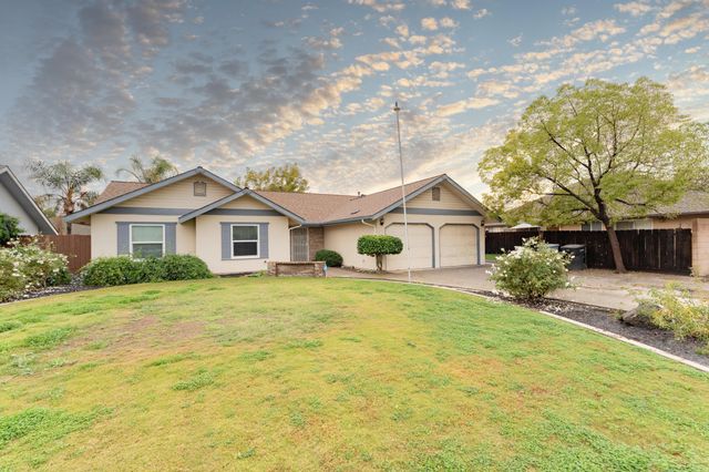 465 W Fargo Avenue, Hanford, CA 93230