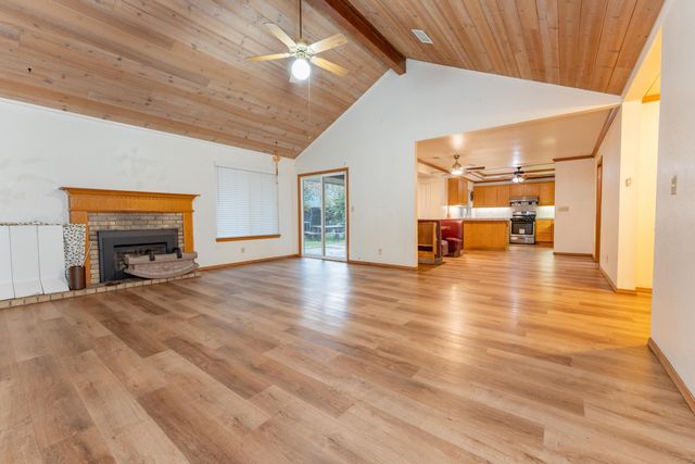 465 W Fargo Avenue, Hanford, CA 93230