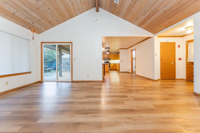 465 W Fargo Avenue, Hanford, CA 93230