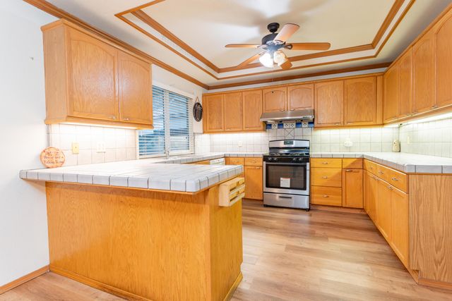 465 W Fargo Avenue, Hanford, CA 93230