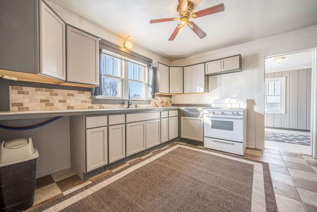 10 State Park Drive, Bay City, MI 48706