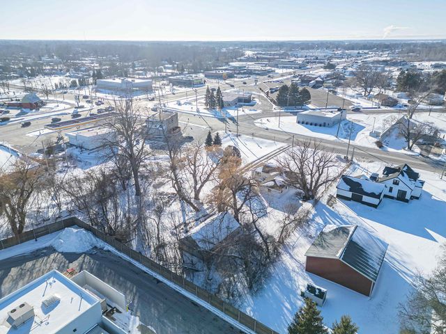 10 State Park Drive, Bay City, MI 48706