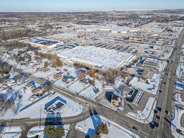 10 State Park Drive, Bay City, MI 48706