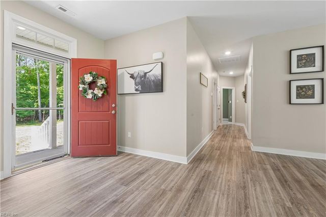 5903 Homeplace LN, Gloucester, VA 23061