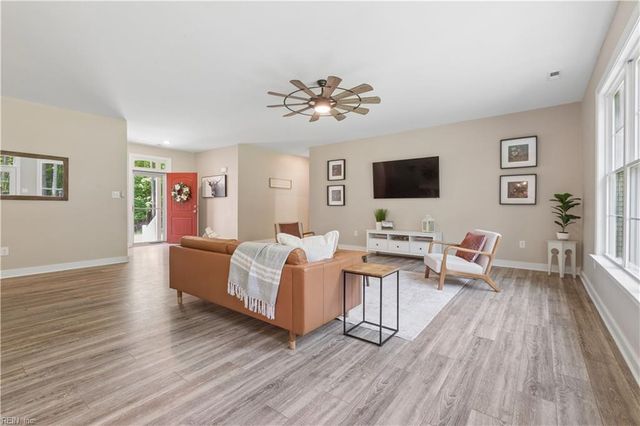 5903 Homeplace LN, Gloucester, VA 23061