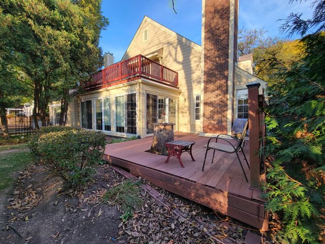 76 Whittington Course, St. Charles, IL 60174