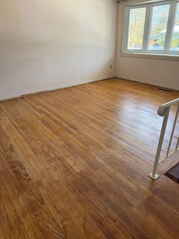 40 Sheridan Rd, Marlborough, MA 01752