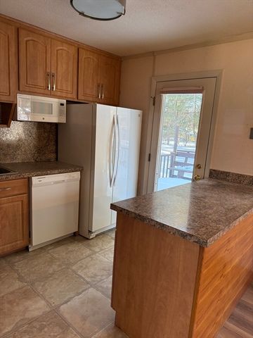 40 Sheridan Rd, Marlborough, MA 01752