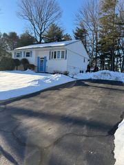 40 Sheridan Rd, Marlborough, MA 01752