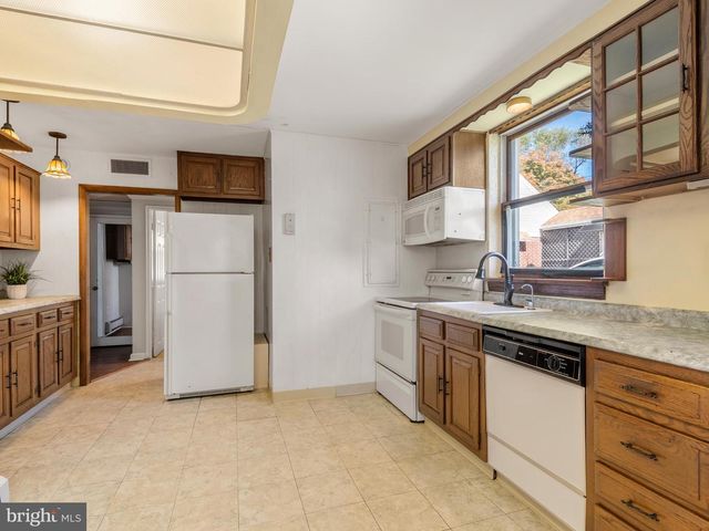 9818 WOODFERN RD, Philadelphia, PA 19115
