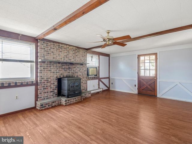 9818 WOODFERN RD, Philadelphia, PA 19115