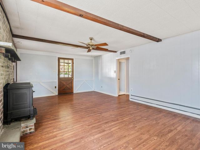 9818 WOODFERN RD, Philadelphia, PA 19115