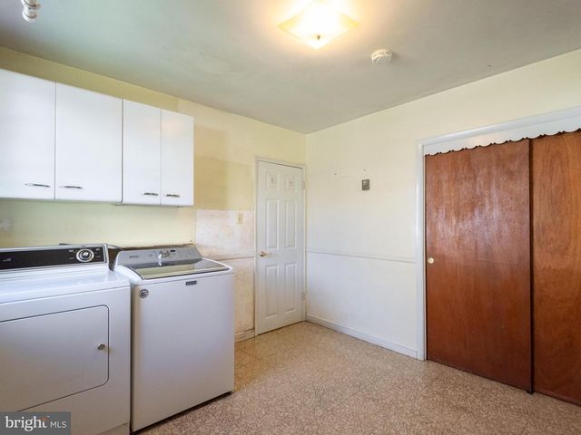 9818 WOODFERN RD, Philadelphia, PA 19115