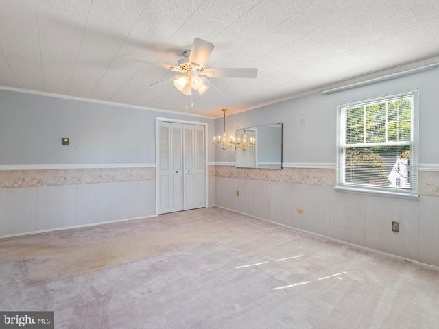9818 WOODFERN RD, Philadelphia, PA 19115