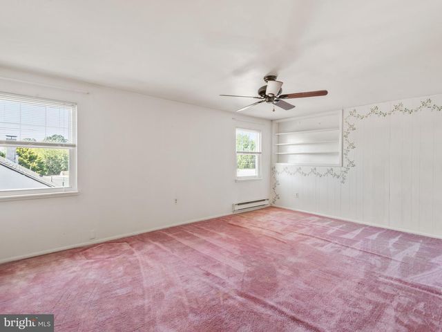 9818 WOODFERN RD, Philadelphia, PA 19115